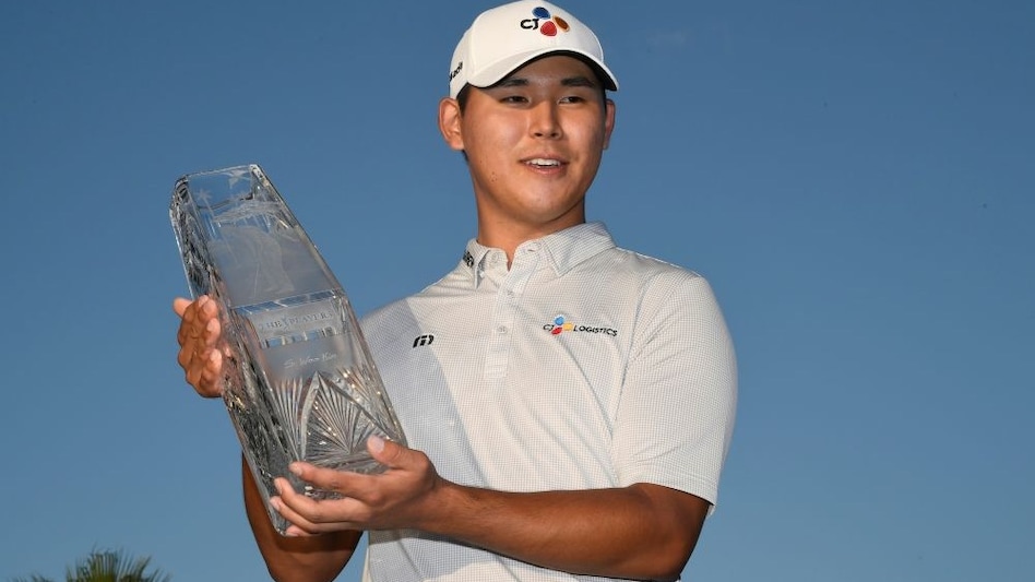 Si Woo Kim with his 2017 Players trophy. Image courtesy PGA Tour/Getty Images Si Woo Kim with his 2017 Players trophy. Image courtesy PGA Tour/Getty Images