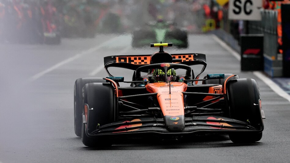 Formula One F1 - Australian Grand Prix - Albert Park Grand Prix Circuit, Melbourne, Australia - March 16, 2025 McLaren's Lando Norris in action during the race Formula One F1 - Australian Grand Prix - Albert Park Grand Prix Circuit, Melbourne, Australia - March 16, 2025 McLaren's Lando Norris in action during the race