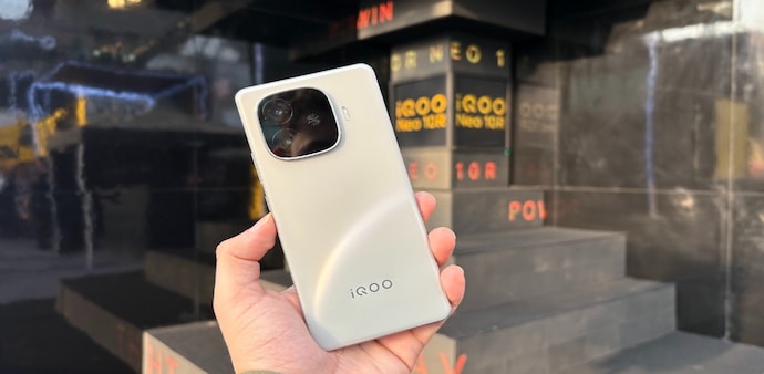 iQOO Neo 10R iQOO Neo 10R