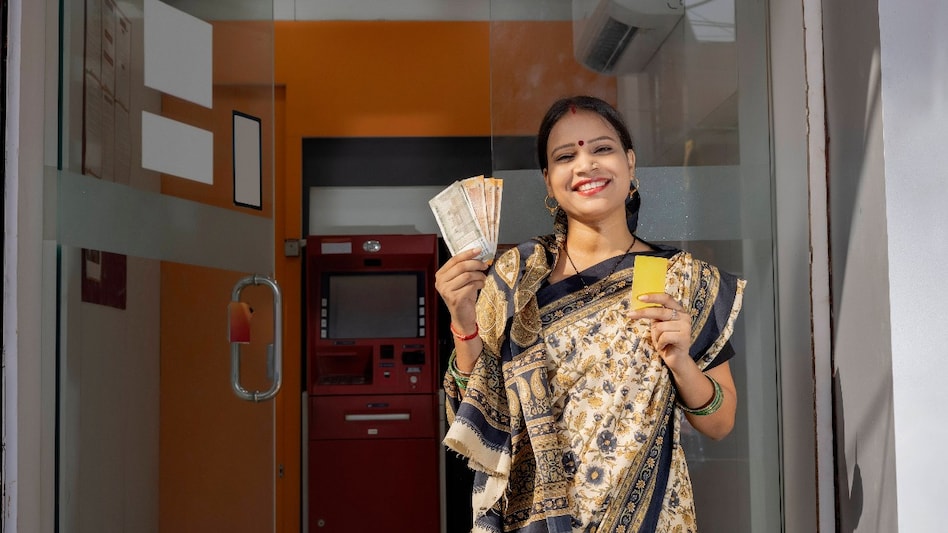 When comparing the two, the choice largely depends on the investor's financial goals and time horizons. When comparing the two, the choice largely depends on the investor's financial goals and time horizons.