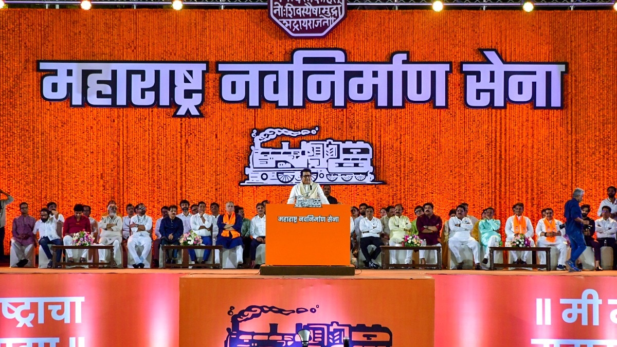 MNS chief Raj Thackeray asks people to not learn history from WhatsApp MNS chief Raj Thackeray asks people to not learn history from WhatsApp