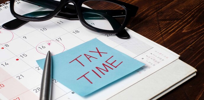 Deductions under 80C or 80D do not lower the ₹15 lakh threshold Deductions under 80C or 80D do not lower the ₹15 lakh threshold