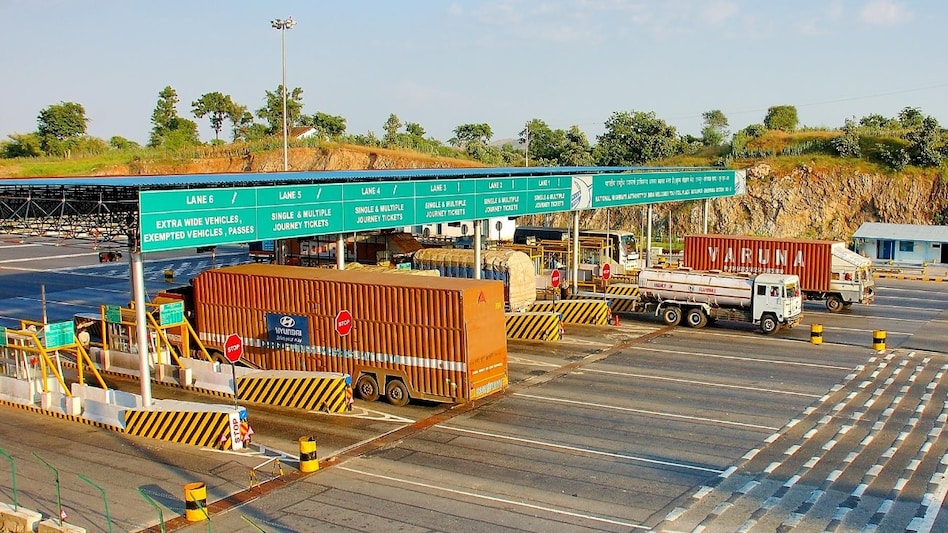 Second toll hike in a year: ₹5-₹10 increase for light vehicles, up to ₹25 for heavy vehicles Second toll hike in a year: ₹5-₹10 increase for light vehicles, up to ₹25 for heavy vehicles
