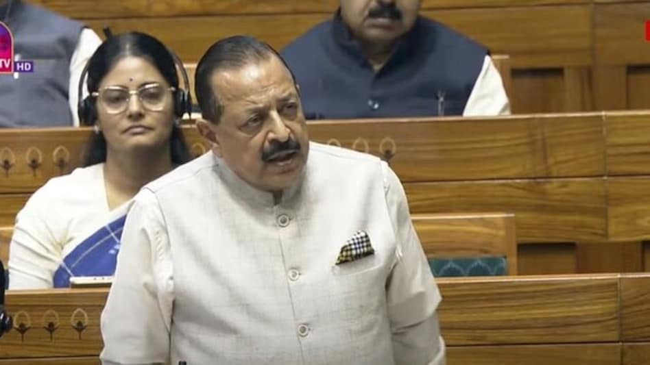 Union Minister Jitendra Singh reaffirmed the government's focus on democratization and decentralization of pilot training, which will reduce the cost of pilot training and give wings to the aspirations of youth. Union Minister Jitendra Singh reaffirmed the government's focus on democratization and decentralization of pilot training, which will reduce the cost of pilot training and give wings to the aspirations of youth.