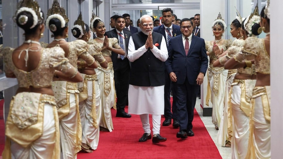 PM receives warm welcome at Colombo airport. PM receives warm welcome at Colombo airport.