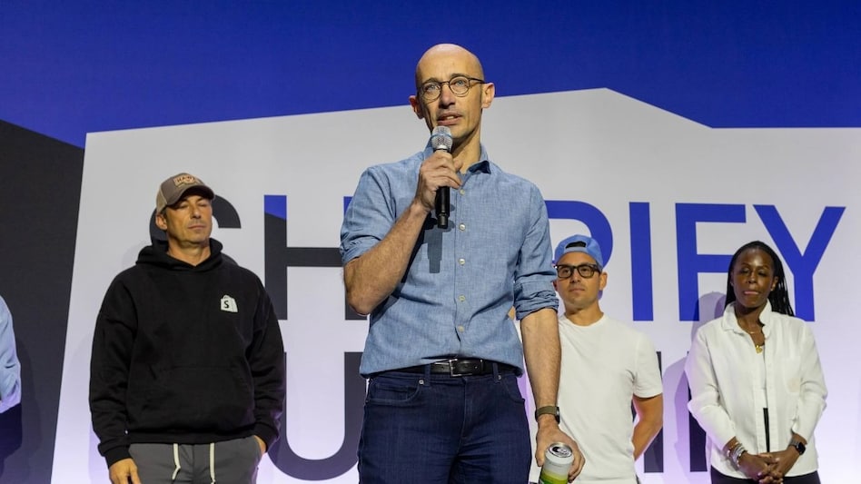 CEO da Shopify exige prova de que IA não consegue executar trabalho antes de aprovar contratações 1 AI use is no longer optional at Shopify" declares CEO Tobi Lütke in internal memo - "AI use is no longer optional at Shopify" declares CEO Tobi Lütke in internal memo BusinessToday