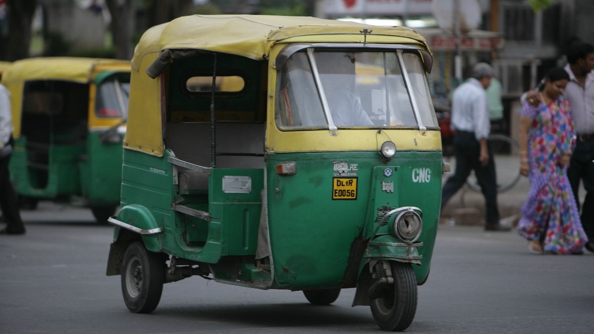 Draft EV Policy 2.0 recommends phasing out CNG autos, two-wheelers Draft EV Policy 2.0 recommends phasing out CNG autos, two-wheelers