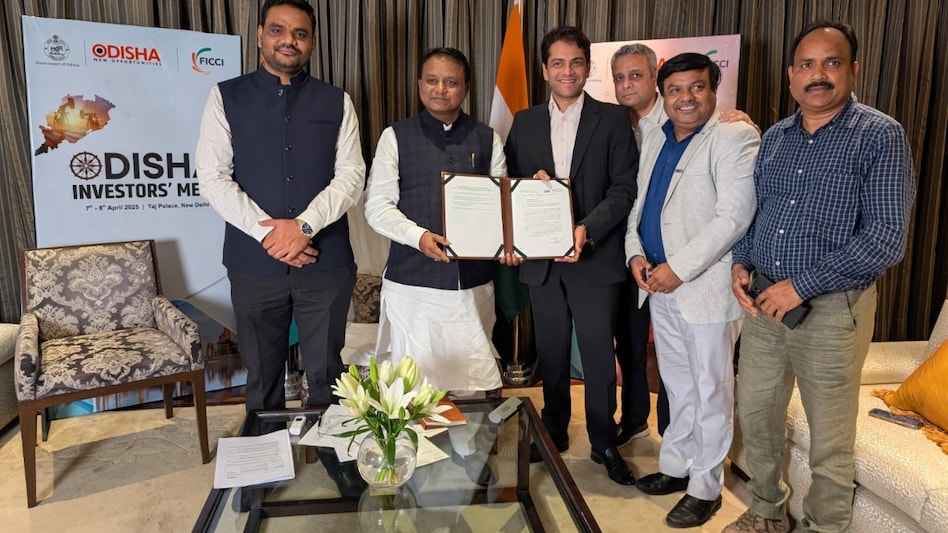 Minister of State Sampad Chandra Swain, Chief Minister Mohan Charan Majhi, INOXGFL Group Executive Director Devansh Jain, Inox Solar CEO Devesh Sharma, Inox Wind Vice-President Santosh Khairnar, and Inox Solar's PK Singh. Minister of State Sampad Chandra Swain, Chief Minister Mohan Charan Majhi, INOXGFL Group Executive Director Devansh Jain, Inox Solar CEO Devesh Sharma, Inox Wind Vice-President Santosh Khairnar, and Inox Solar's PK Singh.