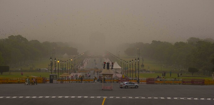On April 10, the capital recorded a minimum temperature of 25.9°C — a full 5.9°C above the seasonal average — surpassing April 9’s 25.6°C and marking the warmest April night in the past three years, as per official data. On April 10, the capital recorded a minimum temperature of 25.9°C — a full 5.9°C above the seasonal average — surpassing April 9’s 25.6°C and marking the warmest April night in the past three years, as per official data.