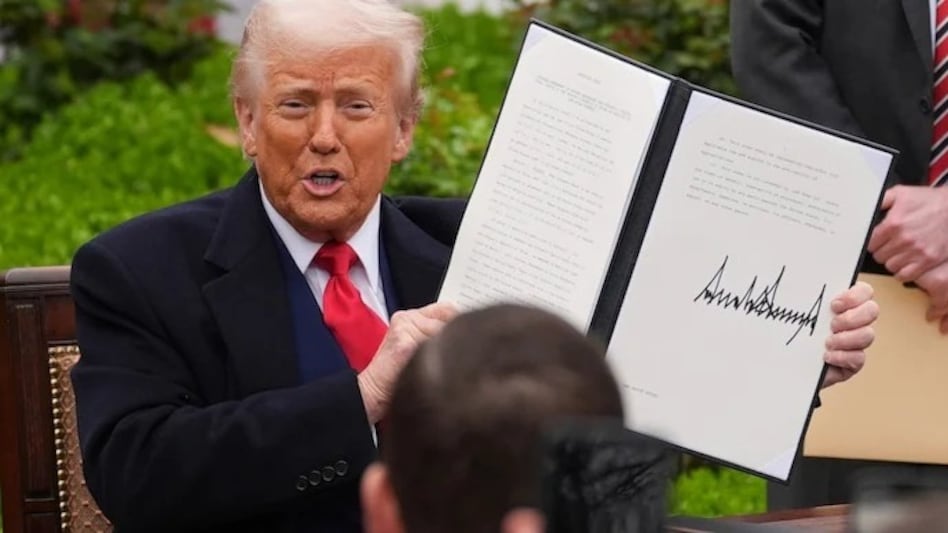 According to experts, the imposition of a 145% total tariff on Chinese imports by Trump could effectively halt the majority of trade activities between the United States and China. According to experts, the imposition of a 145% total tariff on Chinese imports by Trump could effectively halt the majority of trade activities between the United States and China.