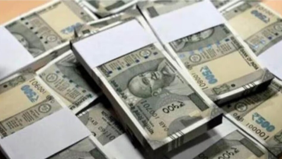 Global investors have offloaded shares worth Rs 2.48 lakh crore since October 2024. Global investors have offloaded shares worth Rs 2.48 lakh crore since October 2024.