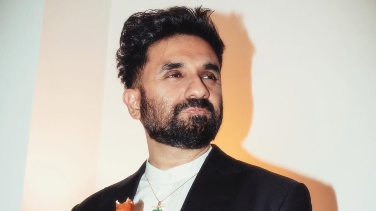 Air India blames staff shortage as Vir Das recounts wheelchair chaos in Rs 50K flight Air India blames staff shortage as Vir Das recounts wheelchair chaos in Rs 50K flight