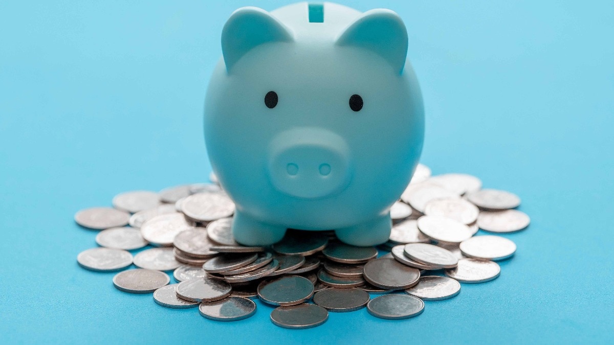 State Bank of India (SBI) now offers a 2.7 percent return on savings deposits below Rs 10 crore, and 3 percent on deposits above that limit. The bank has also trimmed fixed deposit rates across various tenures. State Bank of India (SBI) now offers a 2.7 percent return on savings deposits below Rs 10 crore, and 3 percent on deposits above that limit. The bank has also trimmed fixed deposit rates across various tenures.