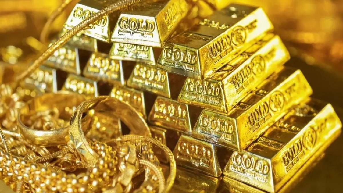Sovereign Gold Bonds (SGBs) and Gold ETFs are more efficient and cost-effective ways to invest in gold when compared to physical or digital gold. Sovereign Gold Bonds (SGBs) and Gold ETFs are more efficient and cost-effective ways to invest in gold when compared to physical or digital gold.