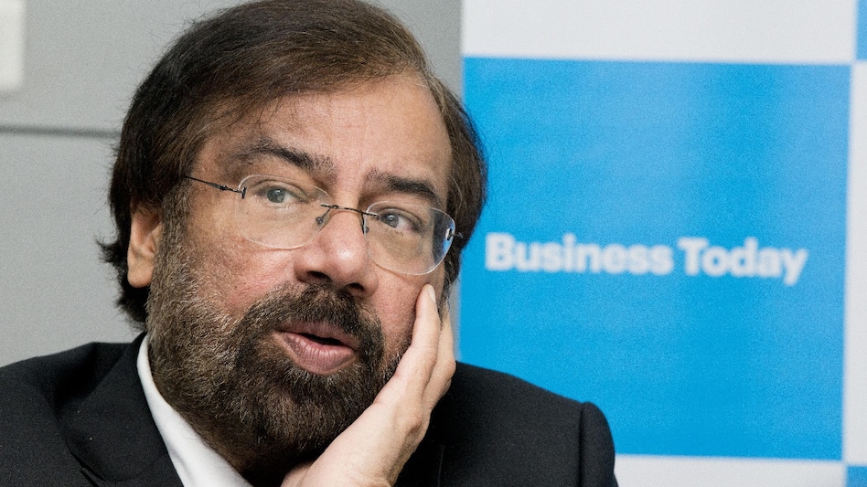 Harsh Goenka takes a dig at desi exapt life Harsh Goenka takes a dig at desi exapt life