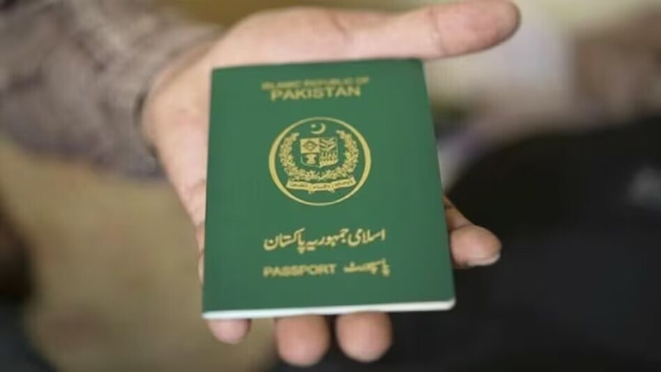 India suspends visas for Pakistanis across 14 categories, warns of legal action for overstays India suspends visas for Pakistanis across 14 categories, warns of legal action for overstays