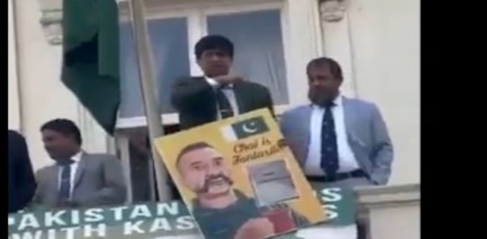 Observers and netizens described the gesture as "sick," "disgusting," and a "stark reminder of the lack of civility among Pakistan's military and diplomatic figures." Observers and netizens described the gesture as "sick," "disgusting," and a "stark reminder of the lack of civility among Pakistan's military and diplomatic figures."