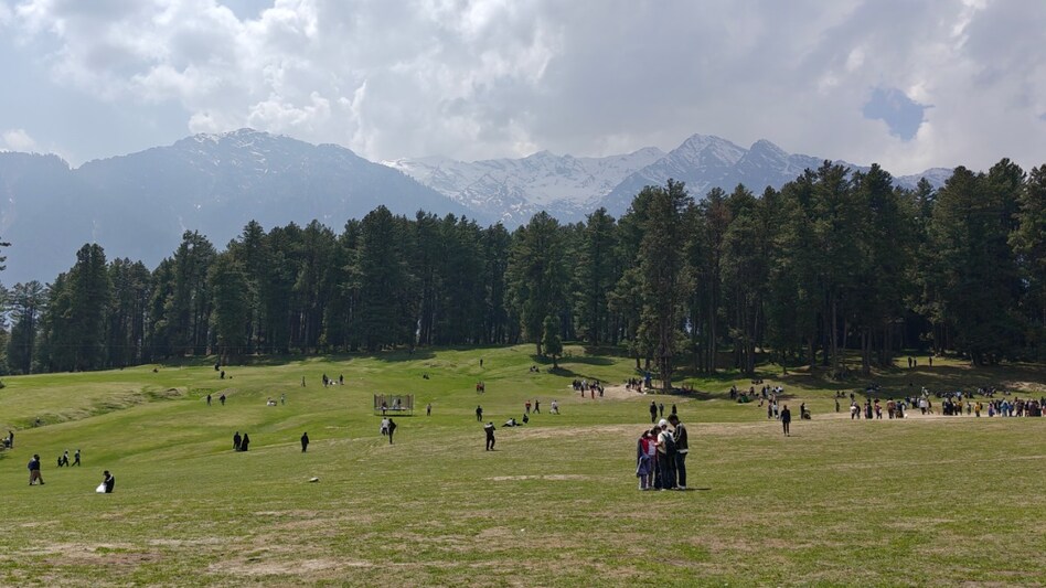 Terrorists opened fire in Jammu and Kashmir's Pahalgam on Tuesday Terrorists opened fire in Jammu and Kashmir's Pahalgam on Tuesday