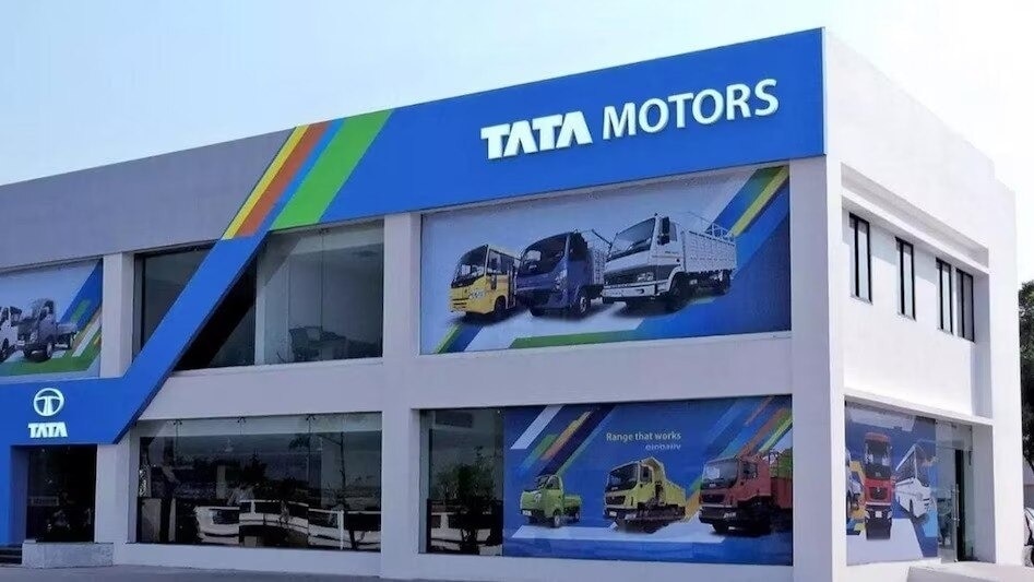 Tata Motors shares gained 1.88% to Rs 681.65 on BSE in early deals. Market cap of the firm stood at Rs 2.50 lakh crore.   