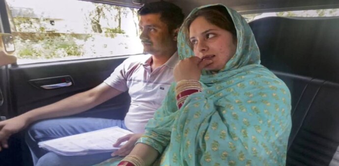 CRPF dismisses trooper for ‘harbouring’ Pakistani wife with expired visa in Jammu CRPF dismisses trooper for ‘harbouring’ Pakistani wife with expired visa in Jammu