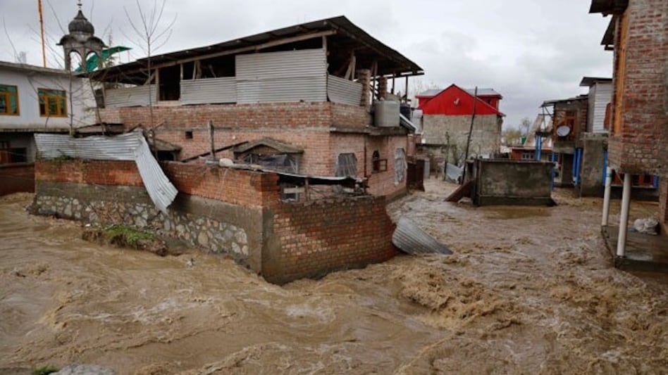 The Shimla Meteorological Centre warned of moderate thunderstorms accompanied by lightning and hail. (Representational photo) The Shimla Meteorological Centre warned of moderate thunderstorms accompanied by lightning and hail. (Representational photo)