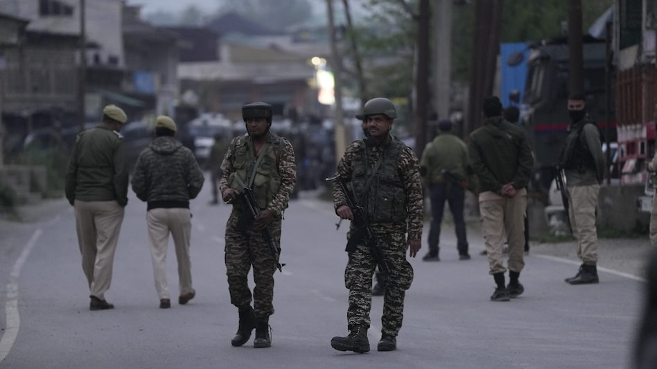 Operation Sindoor was focused, measured and non-escalatory/ Security personnel keep vigil in Pulwama Operation Sindoor was focused, measured and non-escalatory/ Security personnel keep vigil in Pulwama
