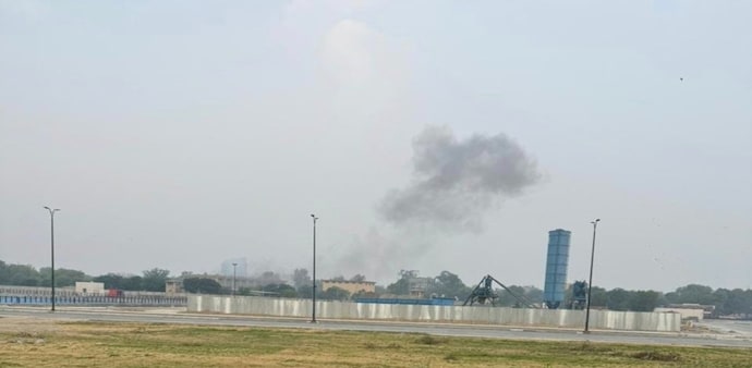 Residents in these areas reported hearing two loud bangs and seeing clouds of smoke outline the skies, prompting panic and evacuations. Residents in these areas reported hearing two loud bangs and seeing clouds of smoke outline the skies, prompting panic and evacuations.