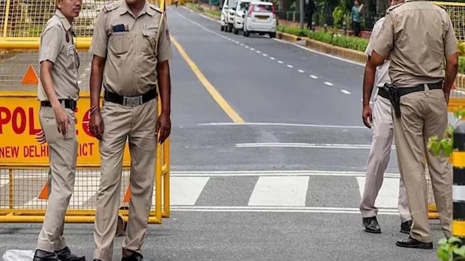 Police step up vigil in Delhi; monuments, metros, malls under high alert Police step up vigil in Delhi; monuments, metros, malls under high alert