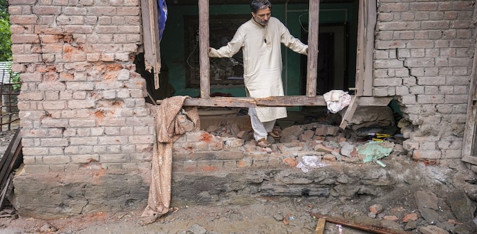 Pakistan closes Islamabad petrol stations after IAF air raids Pakistan closes Islamabad petrol stations after IAF air raids