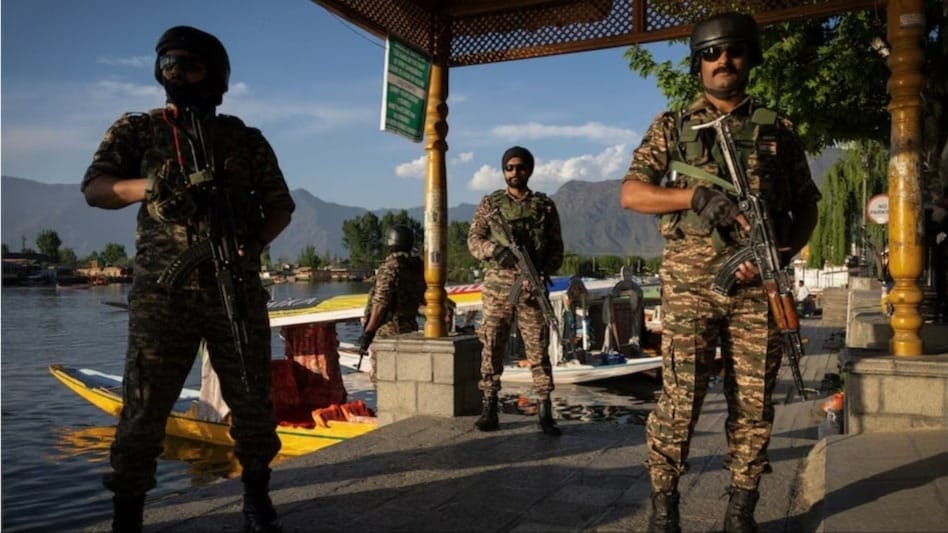 International players are urging caution. U.S. Secretary of State Marco Rubio spoke with Indian officials and Pakistani army chief Asim Munir, offering to facilitate talks. International players are urging caution. U.S. Secretary of State Marco Rubio spoke with Indian officials and Pakistani army chief Asim Munir, offering to facilitate talks.