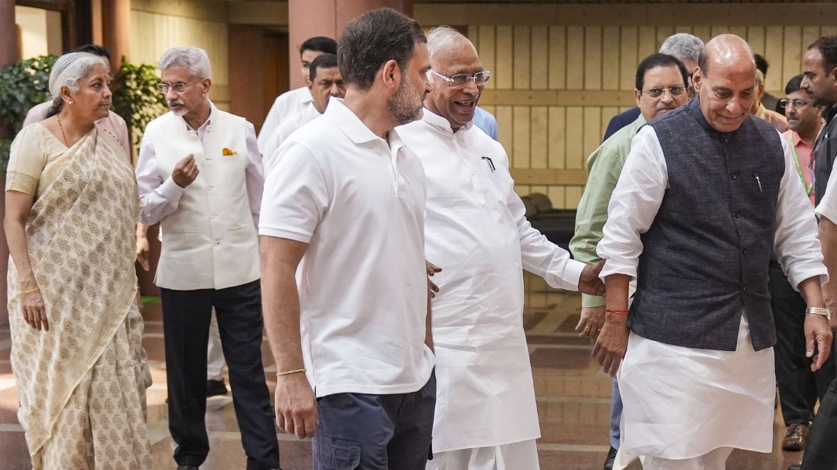Earlier, Home Minister Amit Shah and Defence Minister Rajnath Singh briefed the opposition on Operation Sindoor at an all-party meet on May 8. Earlier, Home Minister Amit Shah and Defence Minister Rajnath Singh briefed the opposition on Operation Sindoor at an all-party meet on May 8.