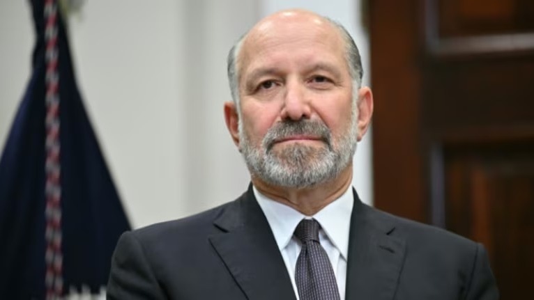 Lutnick’s comments, made over the weekend on Bloomberg Podcasts, marked a shift from the upbeat signals sent by President Trump and Treasury Secretary Scott Bessent in recent weeks. Lutnick’s comments, made over the weekend on Bloomberg Podcasts, marked a shift from the upbeat signals sent by President Trump and Treasury Secretary Scott Bessent in recent weeks.