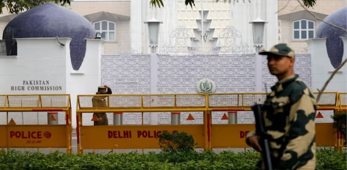 India, Pakistan both declare each other's officials 'persona non grata' India, Pakistan both declare each other's officials 'persona non grata'