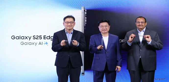 (L-R) Soon Choi, Corporate EVP, JB Park, President and CEO, and Raju Pullan, Senior VP, Samsung India, launched the Galaxy S25 Edge in India (Image: Samsung) (L-R) Soon Choi, Corporate EVP, JB Park, President and CEO, and Raju Pullan, Senior VP, Samsung India, launched the Galaxy S25 Edge in India (Image: Samsung)
