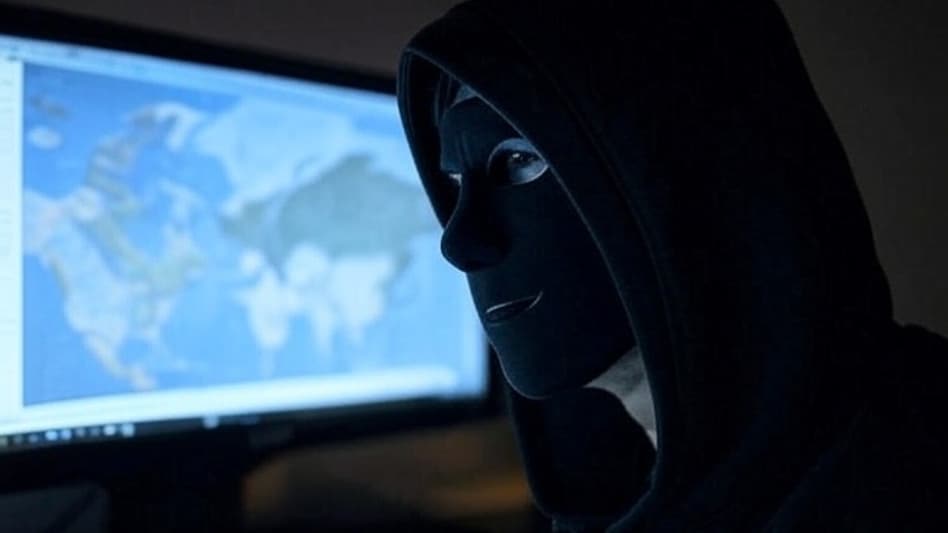 Among the ISPR’s most viral claims was the supposed bombing of Jammu Airport. Symon exposed the image as an outdated, doctored photo. Among the ISPR’s most viral claims was the supposed bombing of Jammu Airport. Symon exposed the image as an outdated, doctored photo.