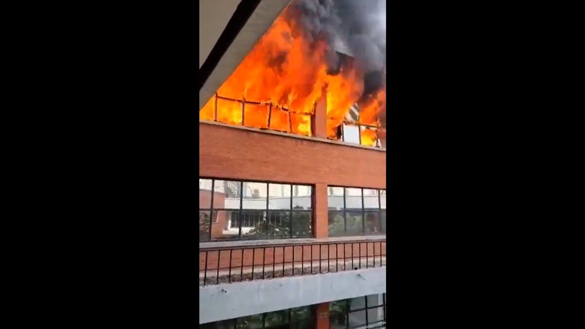 Massive fire breaks out in Delhi's Sri Guru Gobind Singh College of Commerce library, 11 fire tenders rushed in