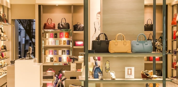 According to market estimates, 75% of all luxury spending today comes from the middle class, not from the super-rich. According to market estimates, 75% of all luxury spending today comes from the middle class, not from the super-rich.