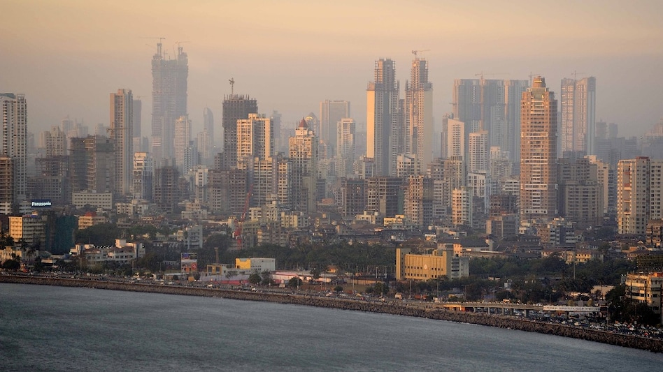 Worli Sea Face clocks in at ₹2.75 lakh per sq. ft., compared to just ₹1.5 lakh in Dubai’s Palm Jumeirah. Worli Sea Face clocks in at ₹2.75 lakh per sq. ft., compared to just ₹1.5 lakh in Dubai’s Palm Jumeirah.