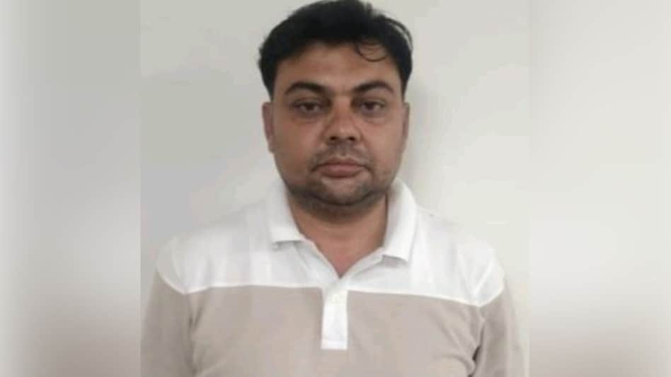 He reportedly established connections with ISI operatives, providing them with sensitive information concerning India's national security. He reportedly established connections with ISI operatives, providing them with sensitive information concerning India's national security.