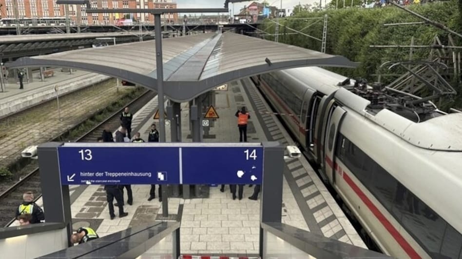 18 injured in knife attack at Hamburg station; woman held, mental distress suspected 18 injured in knife attack at Hamburg station; woman held, mental distress suspected