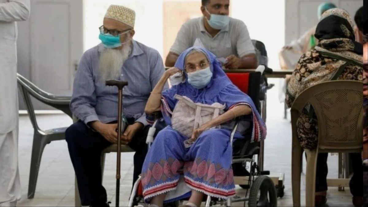 LF.7 and NB.1.5, both sub-lineages of JN.1, are now under the World Health Organization’s radar as Variants Under Monitoring. LF.7 and NB.1.5, both sub-lineages of JN.1, are now under the World Health Organization’s radar as Variants Under Monitoring.