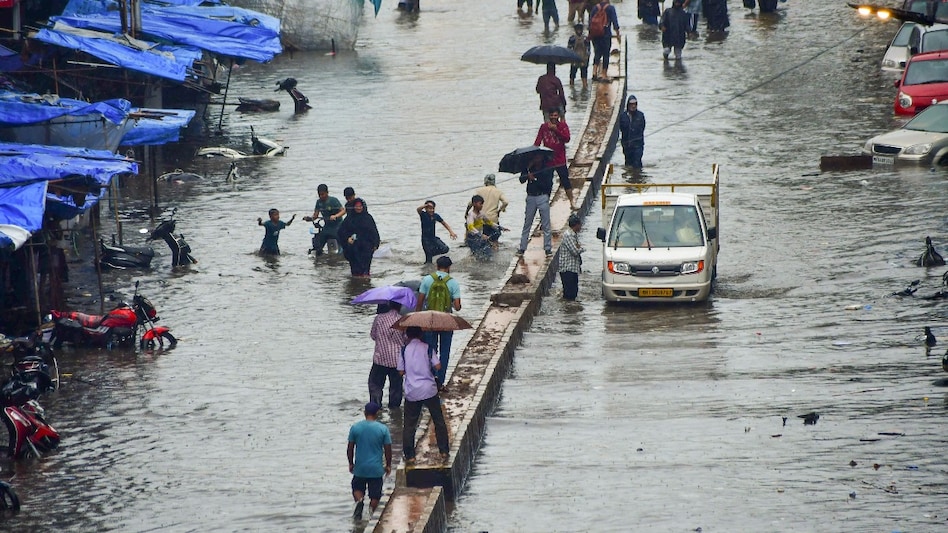 Experts said one should choose comprehensive coverage with engine protection, and should report flood damage to your insurer immediately. Experts said one should choose comprehensive coverage with engine protection, and should report flood damage to your insurer immediately.