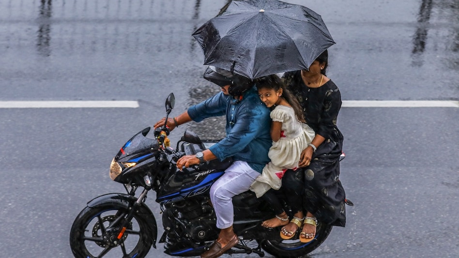 IMD predicts very heavy rainfall for many states in the coming days IMD predicts very heavy rainfall for many states in the coming days