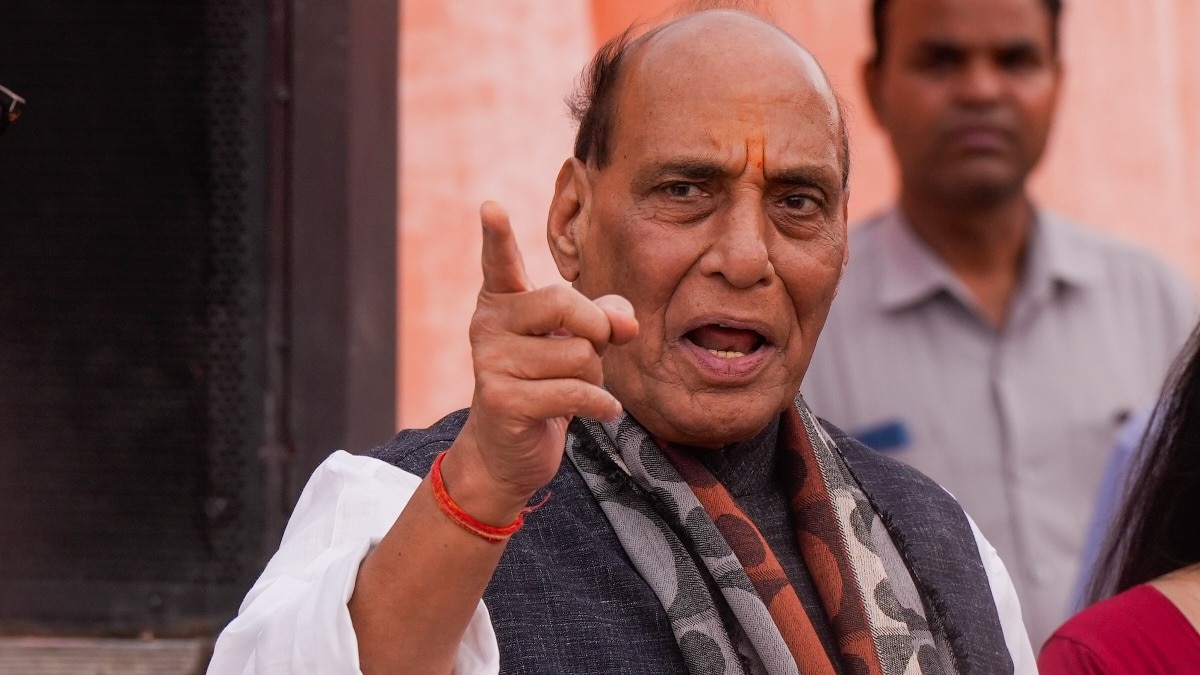 India will talk only on terrorism and PoK, Rajnath tells Pakistan at business summit India will talk only on terrorism and PoK, Rajnath tells Pakistan at business summit