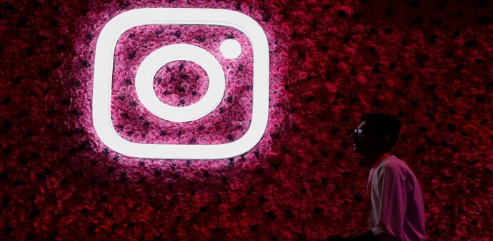 Instagram logo Instagram logo