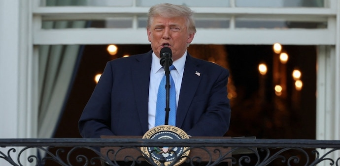 Brahma Chellaney slams Trump’s travel ban for sparing Pakistan Brahma Chellaney slams Trump’s travel ban for sparing Pakistan