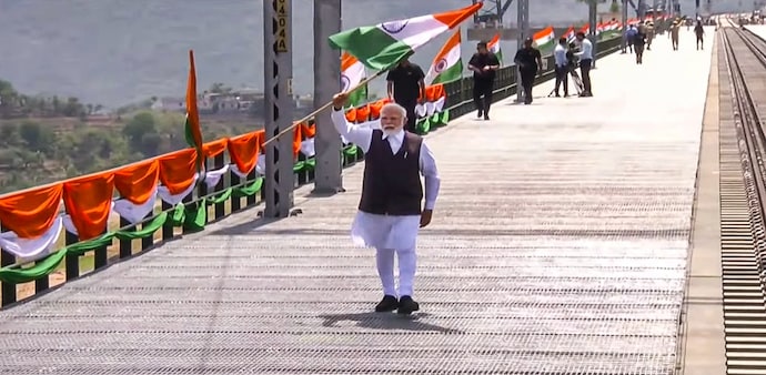 PM Modi inaugurates the Chenab Rail Bridge PM Modi inaugurates the Chenab Rail Bridge