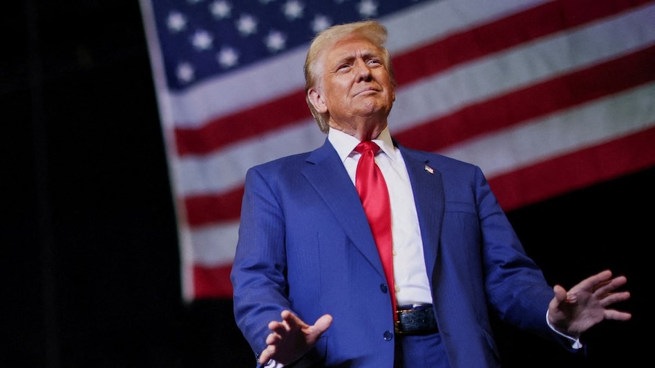 Donald Trump's travel on 12 countries comes into effect Donald Trump's travel on 12 countries comes into effect