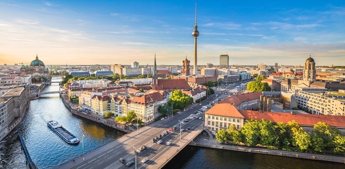 Germany is actively courting skilled Indian workers to fill gaps in IT, healthcare, and engineering. The Indian workforce in Germany has grown sixfold in under a decade Germany is actively courting skilled Indian workers to fill gaps in IT, healthcare, and engineering. The Indian workforce in Germany has grown sixfold in under a decade