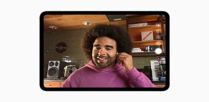 Studio-quality audio recording and camera remote improve how AirPods users communicate and add new ways to capture content. Studio-quality audio recording and camera remote improve how AirPods users communicate and add new ways to capture content.
